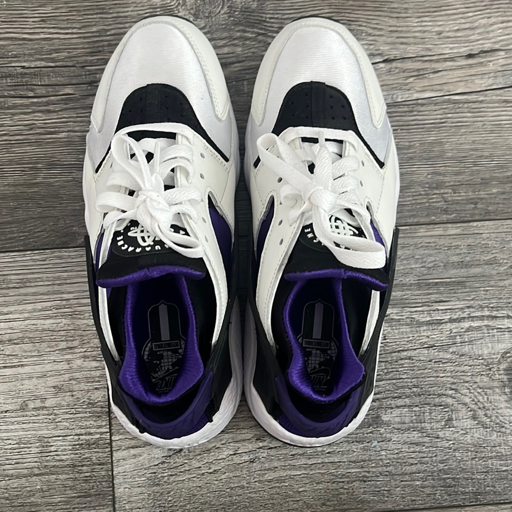 Only been used once. Semi Brand new huaraches.